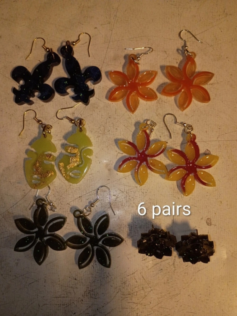 Floral Dangle Earrings 6-Pair Set Black & Orange ✨ Plastic Earrings
✨ Handmade